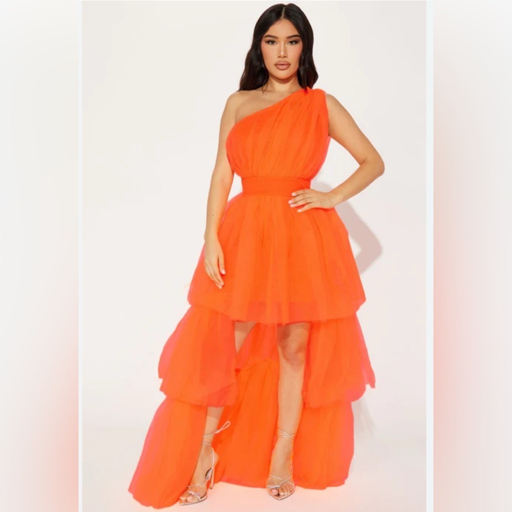 FASHION NOVA NIGHT’S IN PARIS TULLE GOWN ORANGE GREAT FOR HALLOWEEN 🎃 SIZE XS